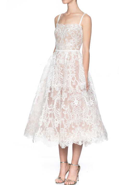 Onbely Robe de soirée mi-longue brodée avec fines brides pour un mariage