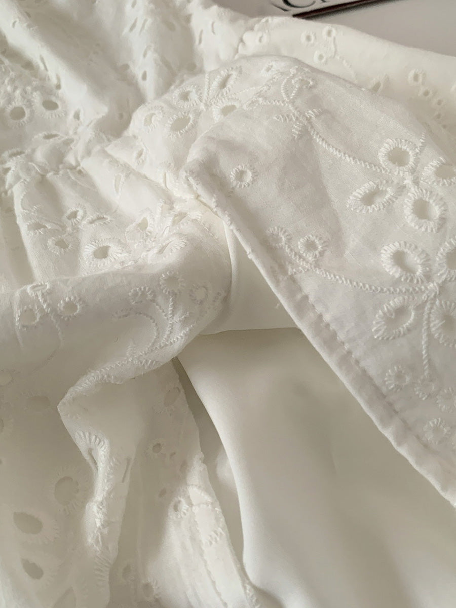 Onbely robe longue dos nu en broderie anglaise blanche fendue sur le côté mode