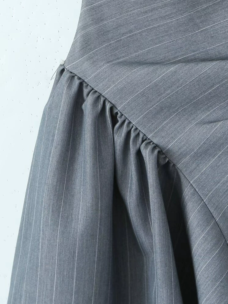 Onbely robe courte trapèze gris unicolore bustier dos nu à fines brides élégant mode vacances bal de promo