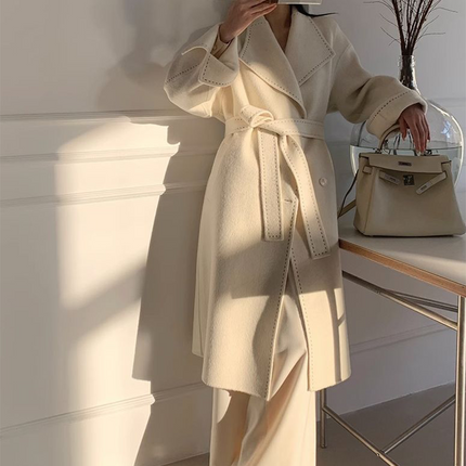 Onbely manteau en laine liseré contrastant avec ceinture élégant