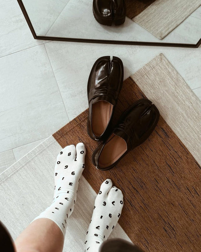 Mocassins Tabis à Bout Fendu Noir - Style Minimaliste à Plateforme