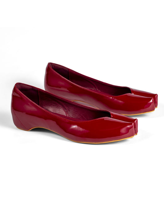 Chaussures Tabi en cuir verni bordeaux