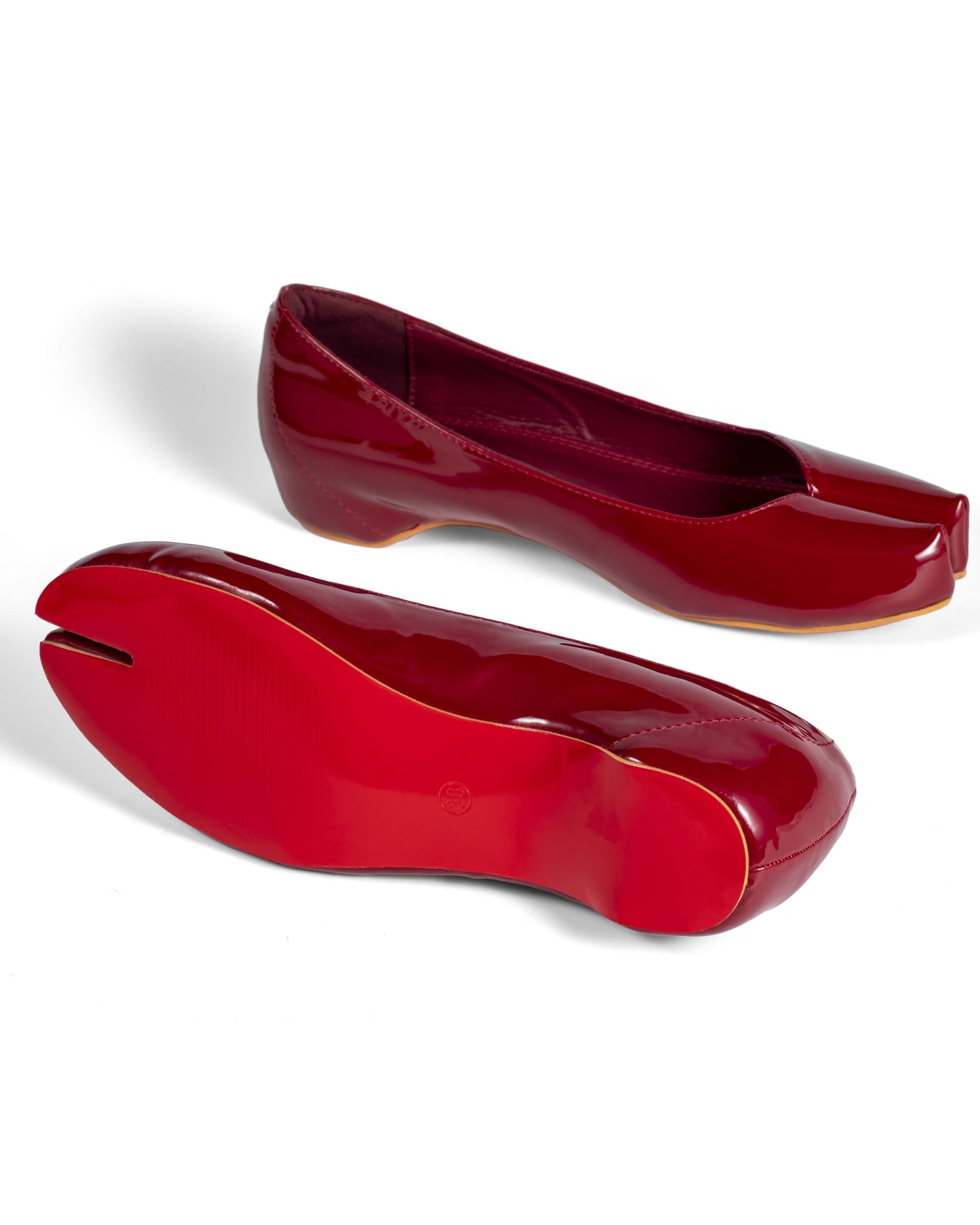 Chaussures Tabi en cuir verni bordeaux