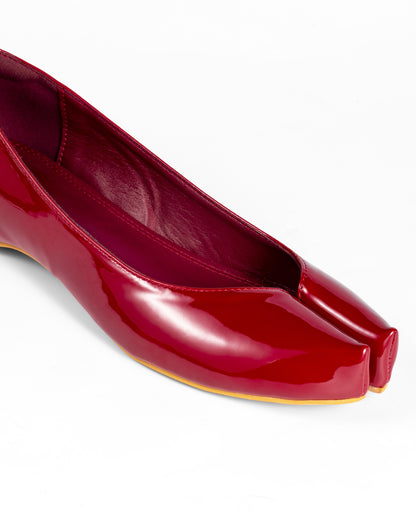 Chaussures Tabi en cuir verni bordeaux