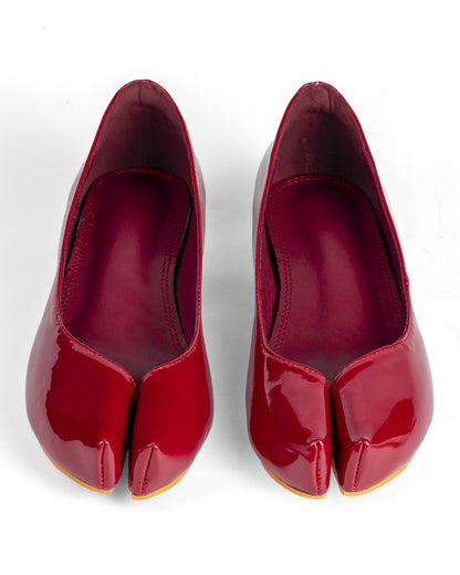 Chaussures Tabi en cuir verni bordeaux