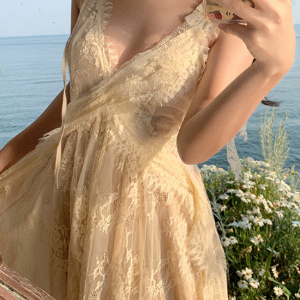 Onbely robe longue dos nu en dentelle beige à fines brides mode