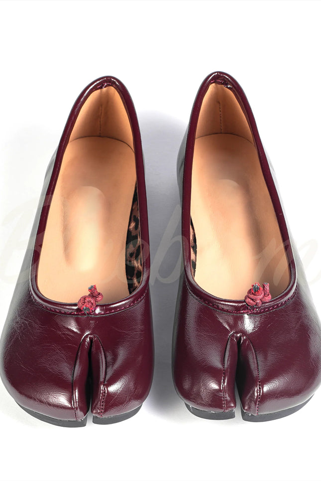 Tabis à Bout Fendu Bordeaux Verni avec Détails Léopard