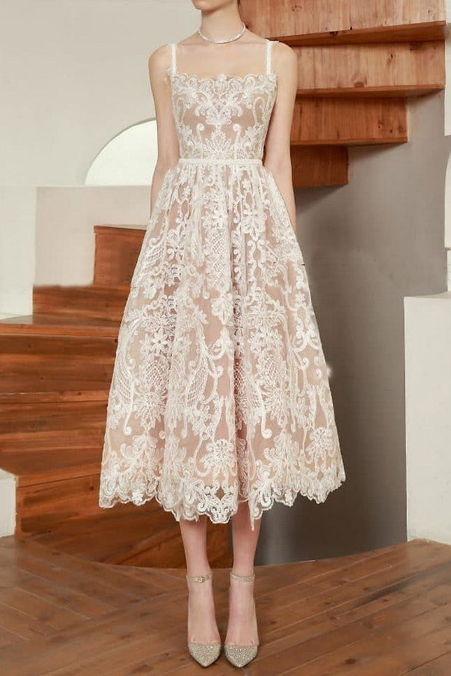 Onbely Robe de soirée mi-longue brodée avec fines brides pour un mariage