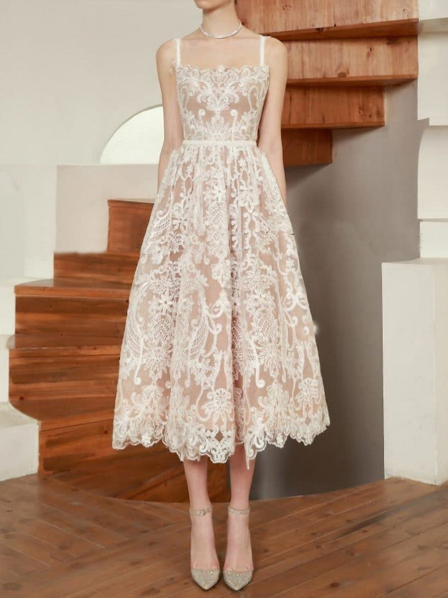 Onbely Robe de soirée mi-longue brodée avec fines brides pour un mariage