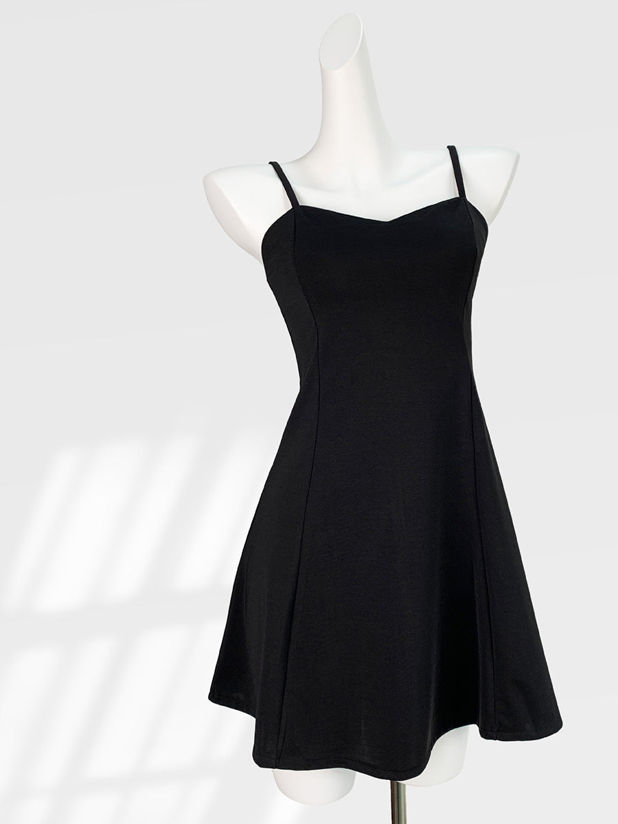 Onbely robe courte trapèze noire à fines brides pour fête et cocktail