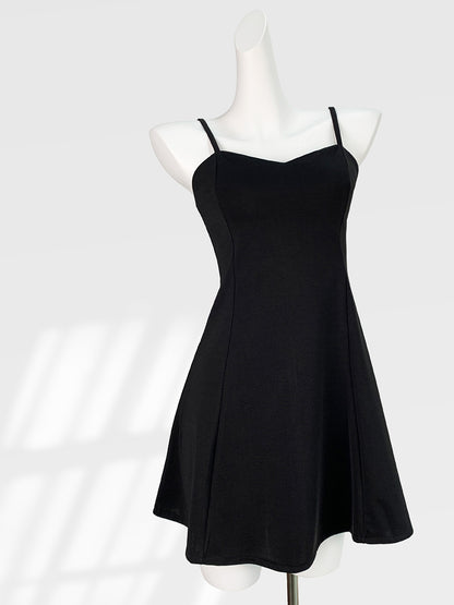 Onbely robe courte trapèze noire à fines brides pour fête et cocktail