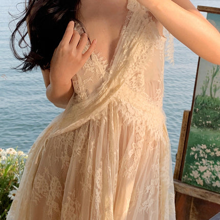 Onbely robe longue dos nu en dentelle beige à fines brides mode