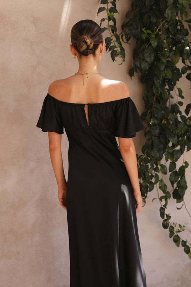 Onbely robe de soirée longue moulante unicolore Satin dos nu épaules dénudées col en V volants superposés manches courtes cintrée mode invité mariage