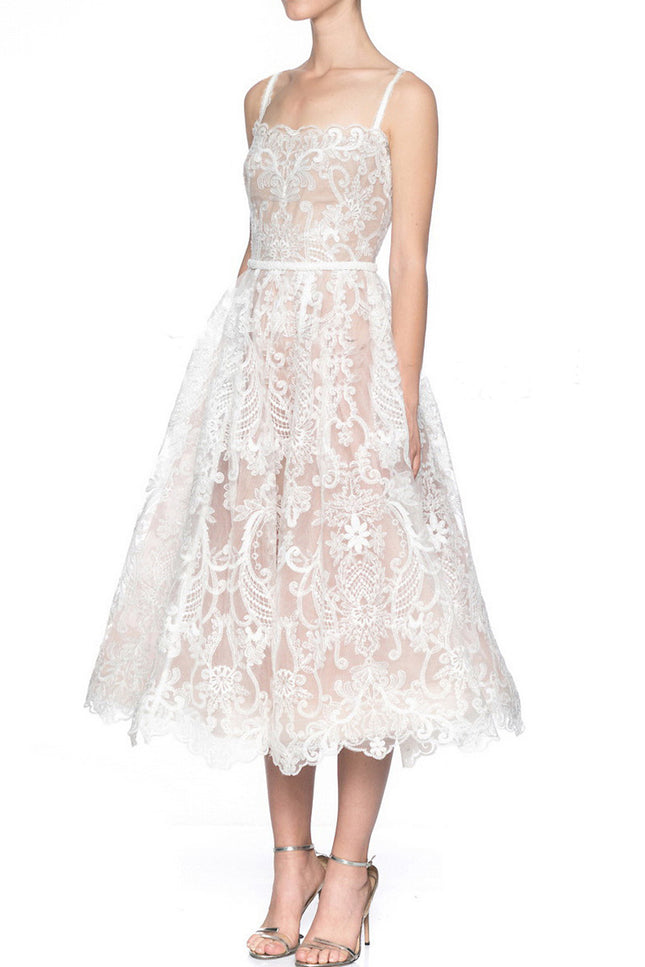 Onbely Robe de soirée mi-longue brodée avec fines brides pour un mariage