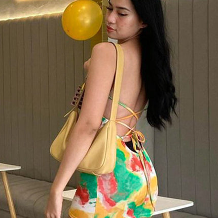 Onbely robe courte trapèze dos nu à fines brides taille marquée mode hawaienne vacances plage