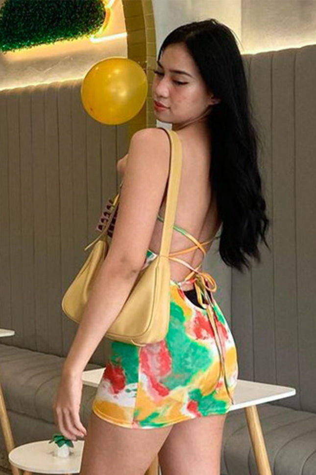 Onbely robe courte trapèze dos nu à fines brides taille marquée mode hawaienne vacances plage