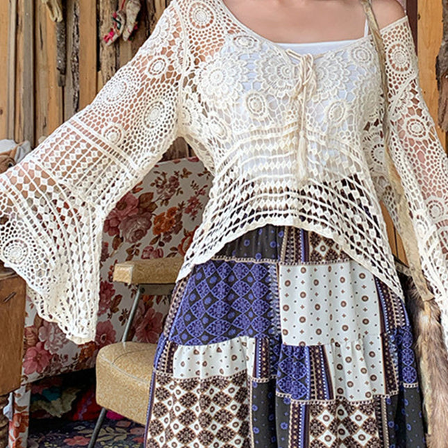 Onbely Hauts Broderie Anglaise avec Manches Trompette et Détails Strappy Style Bohème