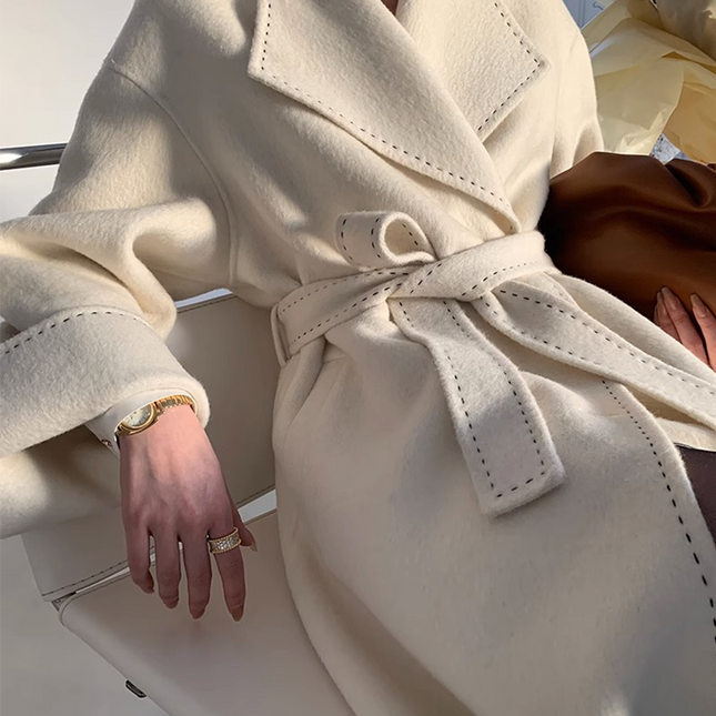 Onbely manteau en laine liseré contrastant avec ceinture élégant