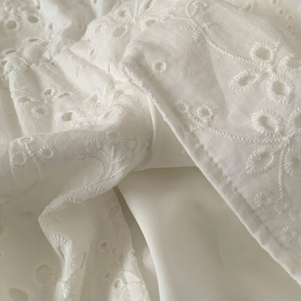 Onbely robe longue dos nu en broderie anglaise blanche fendue sur le côté mode boho dress