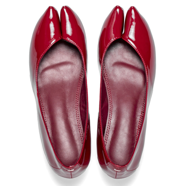 Chaussures Tabi en cuir verni bordeaux