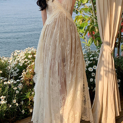 Onbely robe longue dos nu en dentelle beige à fines brides mode