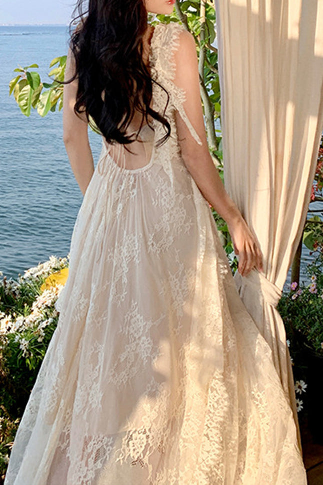 Onbely robe longue dos nu en dentelle beige à fines brides mode