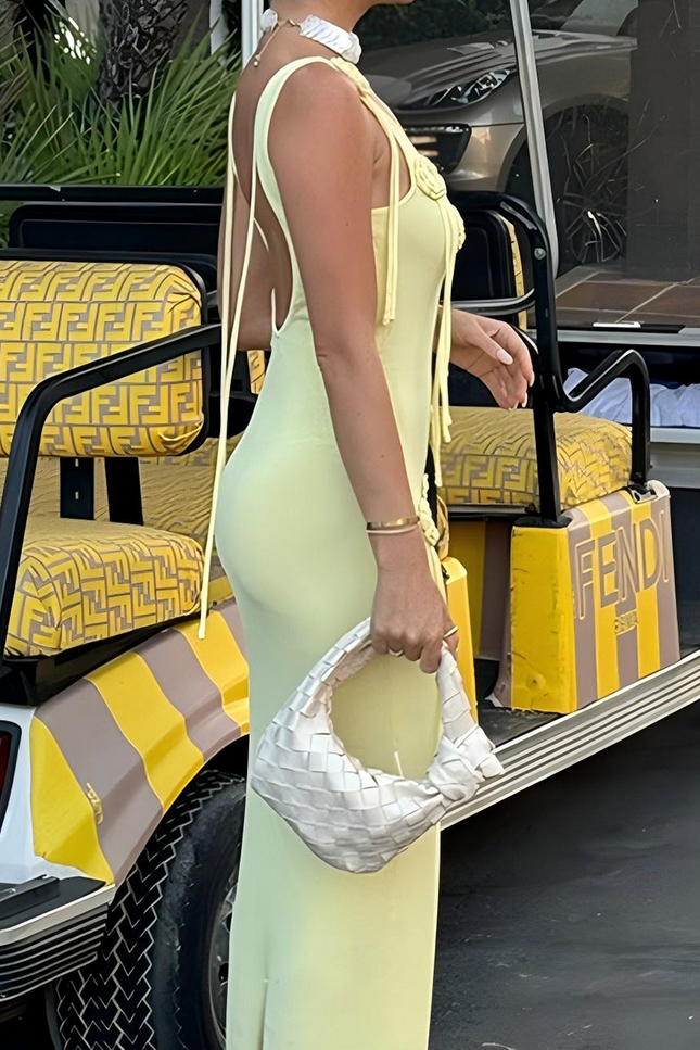 Onbely Robe de Soirée Longue Ajustée avec Détails Floraux et Coupe Élégante