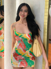 Onbely robe courte trapèze dos nu à fines brides taille marquée mode hawaienne vacances plage