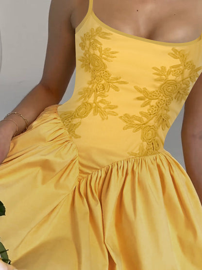 Onbely Mini Robe trapèze brodée à fines brides mode