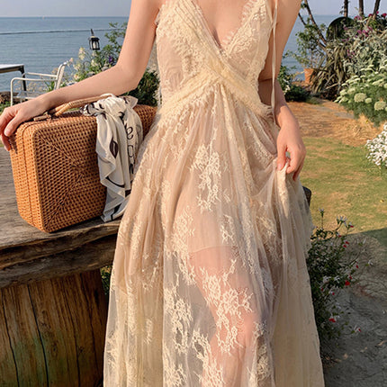 Onbely robe longue dos nu en dentelle beige à fines brides mode