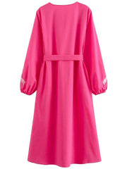 Onbely mi-longue robe brodée avec ceinture col en V manches longues rose framboise